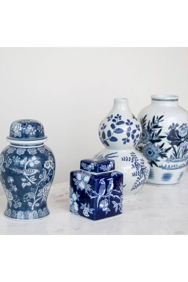 Mavi ve Beyaz Desenli Çini Vazo & Kavanoz