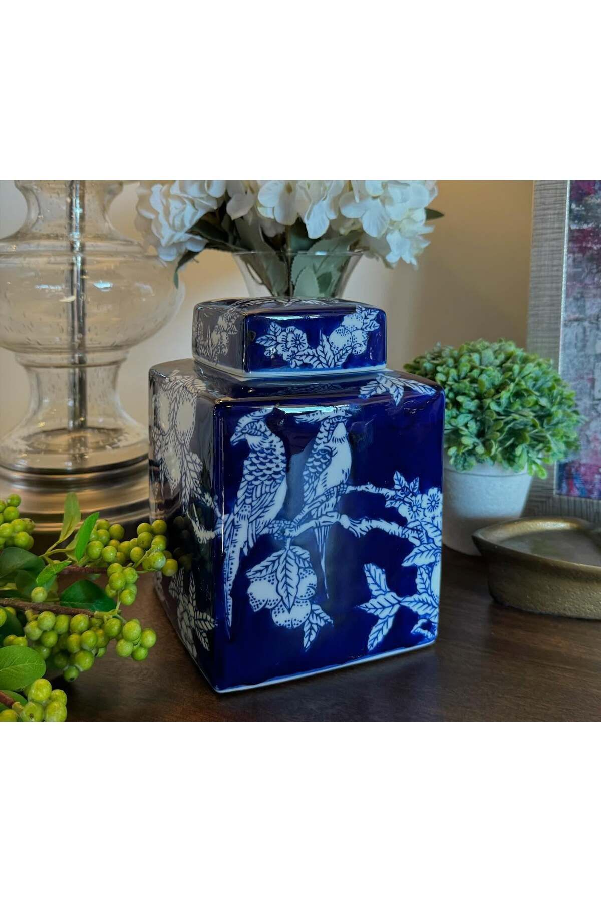 Mavi ve Beyaz Desenli Çini Vazo & Kavanoz